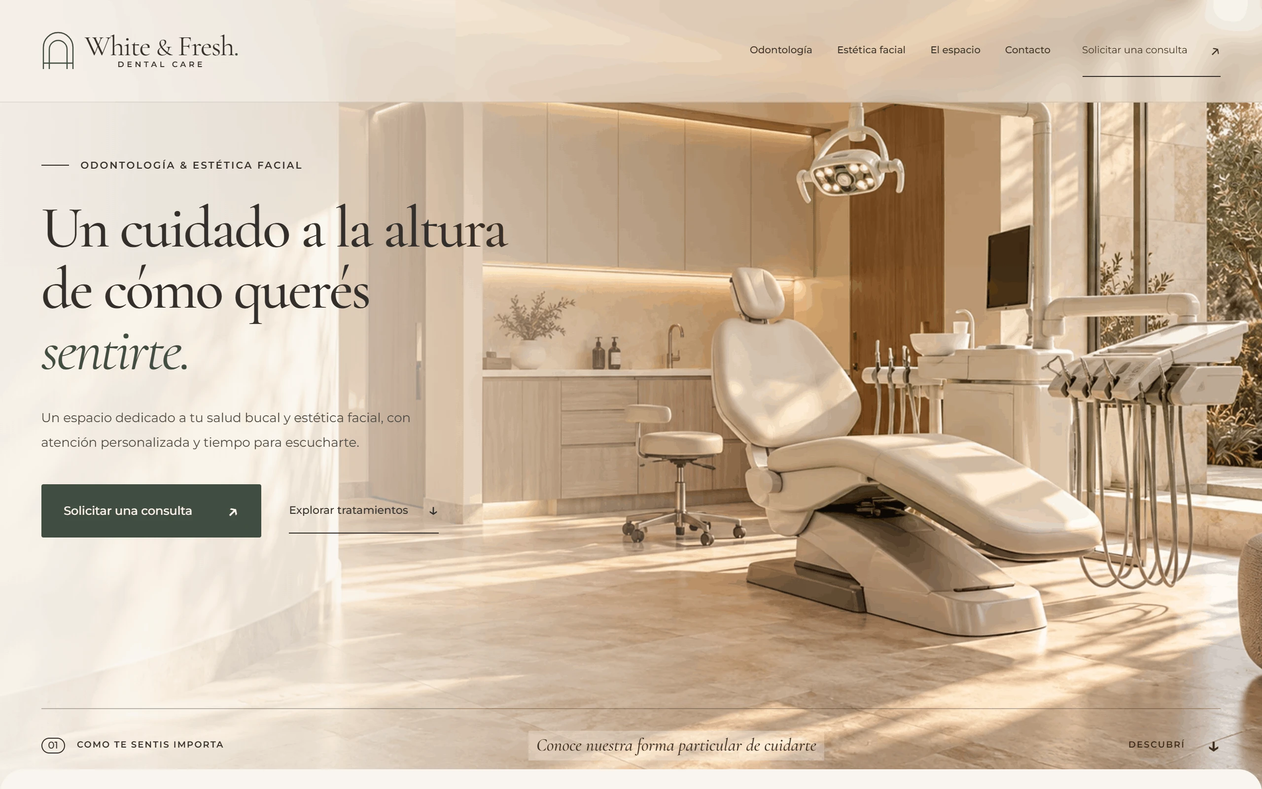 Captura del sitio de Dental White & Fresh: titular editorial sobre un consultorio cálido en marfil con luz natural